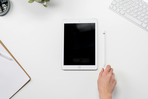 ?AI未來趨勢：技術(shù)突破、應用拓展與社會影響深化?